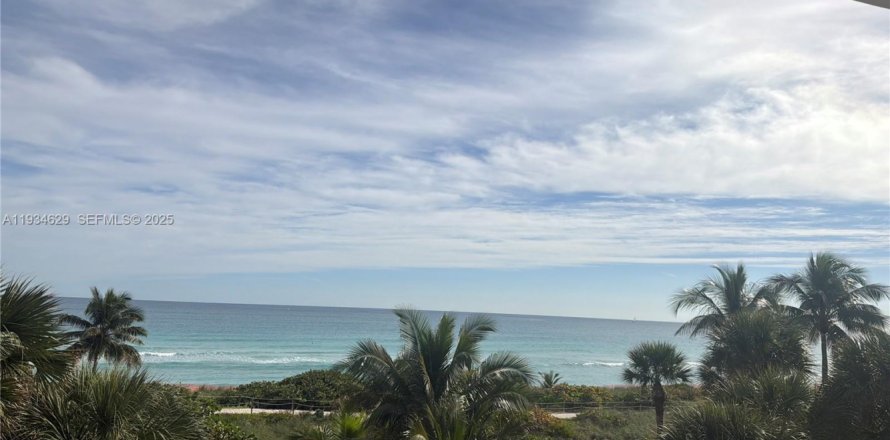 Condo in Surfside, Florida, 2 bedrooms  № 2035595