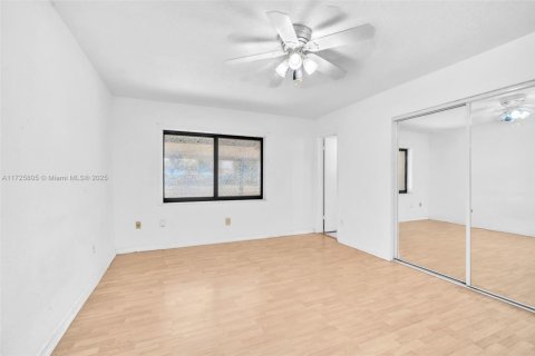 Casa en venta en Miami, Florida, 3 dormitorios, 102.56 m2 № 1930724 - foto 8