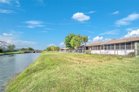 Casa en venta en Miami, Florida, 3 dormitorios, 102.56 m2 № 1930724 - foto 20