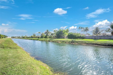 Casa en venta en Miami, Florida, 3 dormitorios, 102.56 m2 № 1930724 - foto 19