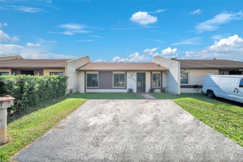 Casa en venta en Miami, Florida, 3 dormitorios, 102.56 m2 № 1930724 - foto 1