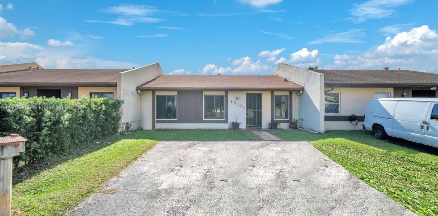 Casa en Miami, Florida 3 dormitorios, 102.56 m2 № 1930724