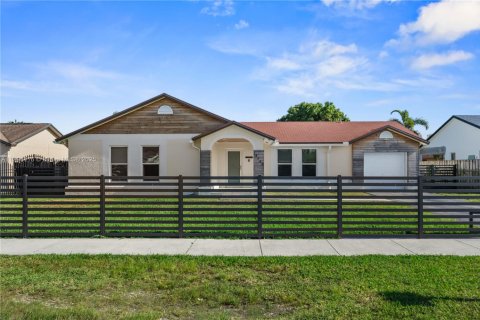 House in Homestead, Florida 3 bedrooms, 167.97 sq.m. № 1684005 - photo 3