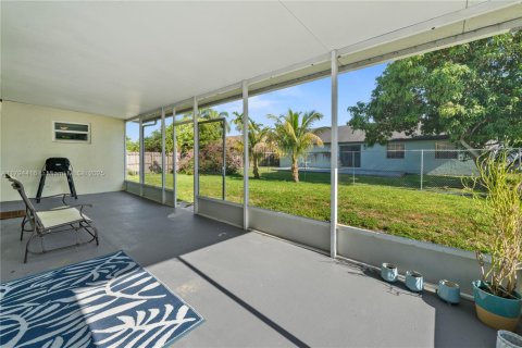 House in Homestead, Florida 3 bedrooms, 167.97 sq.m. № 1684005 - photo 28