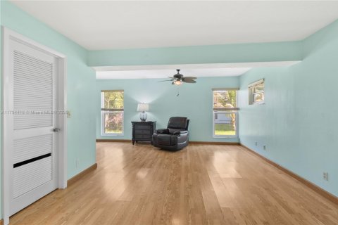 House in Homestead, Florida 3 bedrooms, 167.97 sq.m. № 1684005 - photo 9