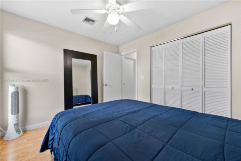 House in Homestead, Florida 3 bedrooms, 167.97 sq.m. № 1684005 - photo 13