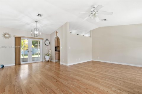 House in Homestead, Florida 3 bedrooms, 167.97 sq.m. № 1684005 - photo 15