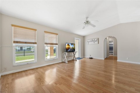 House in Homestead, Florida 3 bedrooms, 167.97 sq.m. № 1684005 - photo 17