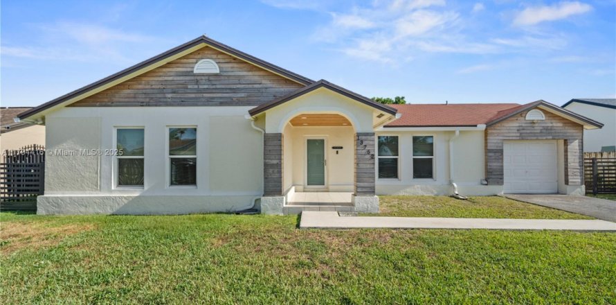 House in Homestead, Florida 3 bedrooms, 167.97 sq.m. № 1684005