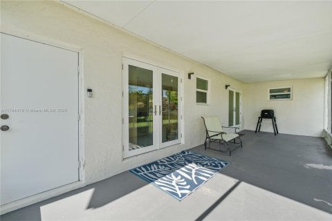 House in Homestead, Florida 3 bedrooms, 167.97 sq.m. № 1684005 - photo 27