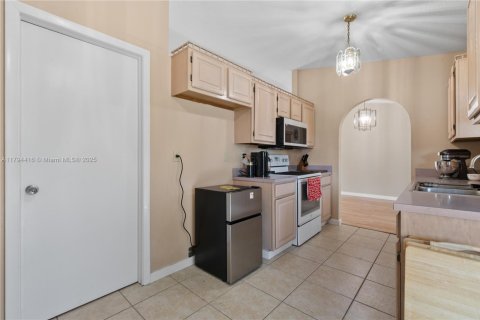 House in Homestead, Florida 3 bedrooms, 167.97 sq.m. № 1684005 - photo 22
