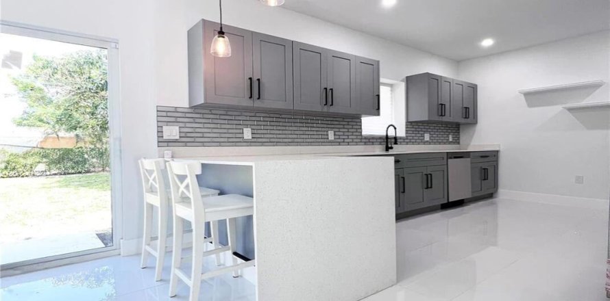 Villa ou maison à Fort Lauderdale, Floride 4 chambres, 172.98 m2 № 2145992