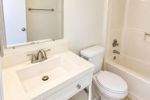 Condo in Oakland Park, Florida, 2 bedrooms  № 2399945 - photo 4