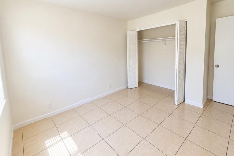 Condo in Oakland Park, Florida, 2 bedrooms  № 2399945 - photo 6