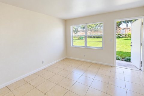 Condo in Oakland Park, Florida, 2 bedrooms  № 2399945 - photo 3