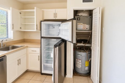 Condo in Oakland Park, Florida, 2 bedrooms  № 2399945 - photo 5