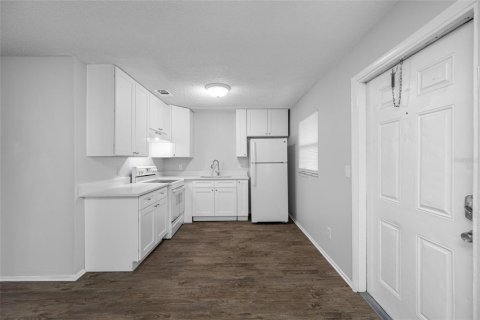 Villa ou maison à louer à Pinellas Park, Floride: 2 chambres, 65.03 m2 № 2356612 - photo 4