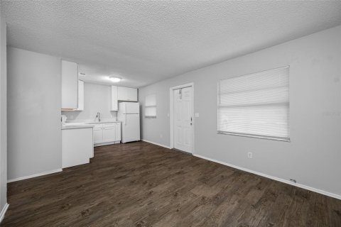 Villa ou maison à louer à Pinellas Park, Floride: 2 chambres, 65.03 m2 № 2356612 - photo 9