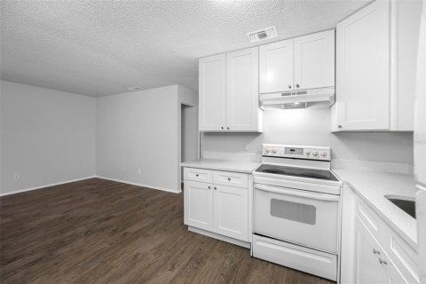 Villa ou maison à louer à Pinellas Park, Floride: 2 chambres, 65.03 m2 № 2356612 - photo 10