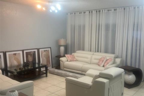 Villa ou maison à vendre à Tampa, Floride: 4 chambres, 174.93 m2 № 1904836 - photo 8