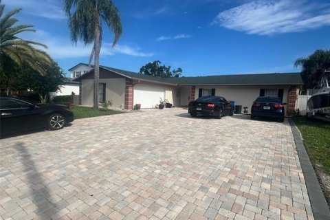 Villa ou maison à vendre à Tampa, Floride: 4 chambres, 174.93 m2 № 1904836 - photo 1