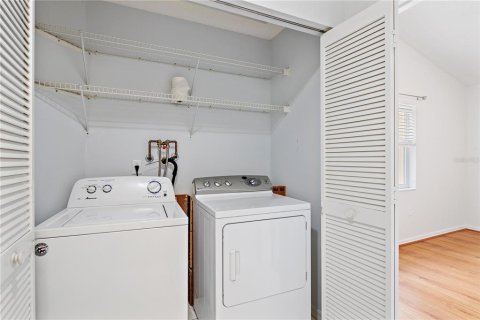 House in Sarasota, Florida 2 bedrooms, 103.59 sq.m. № 2121180 - photo 15