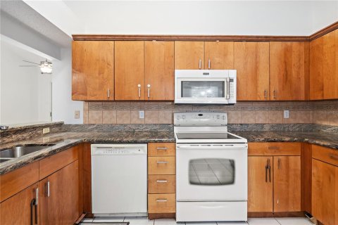 House in Sarasota, Florida 2 bedrooms, 103.59 sq.m. № 2121180 - photo 19