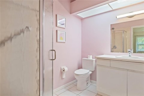 House in Sarasota, Florida 2 bedrooms, 103.59 sq.m. № 2121180 - photo 8