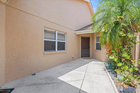House in Sarasota, Florida 2 bedrooms, 103.59 sq.m. № 2121180 - photo 2