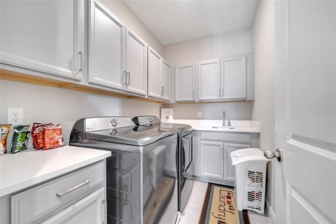 Villa ou maison à vendre à Orlando, Floride: 4 chambres, 264.12 m2 № 2330218 - photo 17