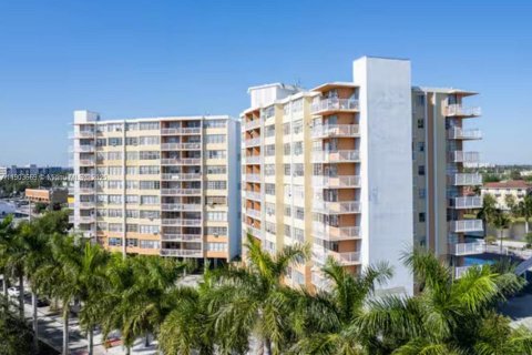 Снять в аренду кондоминиум в Норт-Майами-Бич, Флорида 2 спальни, 103.31м2, № 1954609 - фото 17