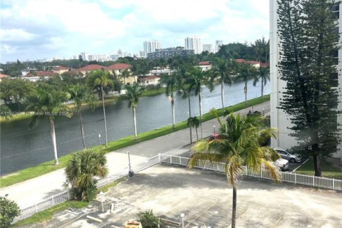 Снять в аренду кондоминиум в Норт-Майами-Бич, Флорида 2 спальни, 103.31м2, № 1954609 - фото 11