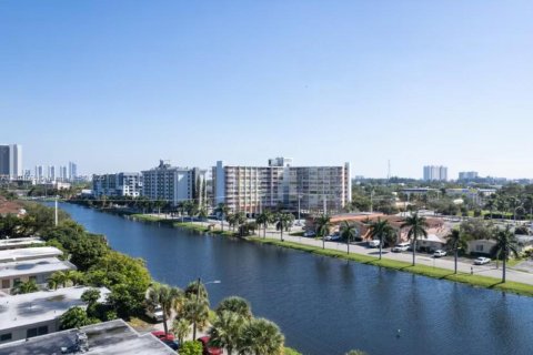 Снять в аренду кондоминиум в Норт-Майами-Бич, Флорида 2 спальни, 103.31м2, № 1954609 - фото 19