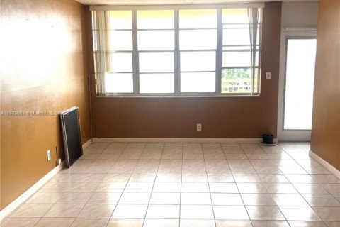 Снять в аренду кондоминиум в Норт-Майами-Бич, Флорида 2 спальни, 103.31м2, № 1954609 - фото 6