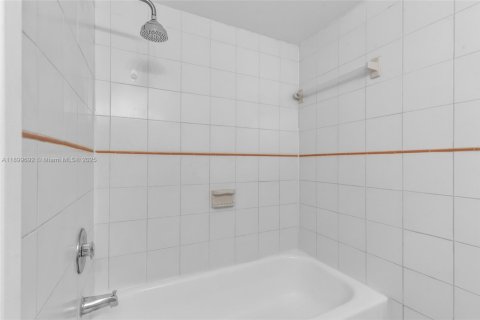 Copropriété à vendre à Miami, Floride: 1 chambre, 57.6 m2 № 1950752 - photo 16