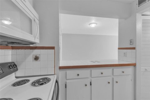 Copropriété à vendre à Miami, Floride: 1 chambre, 57.6 m2 № 1950752 - photo 10