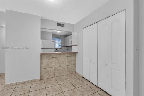 Copropriété à vendre à Miami, Floride: 1 chambre, 57.6 m2 № 1950752 - photo 2