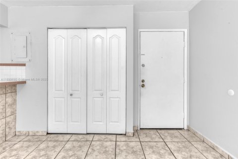 Copropriété à vendre à Miami, Floride: 1 chambre, 57.6 m2 № 1950752 - photo 3
