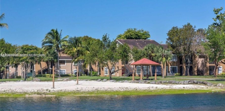 Condominio en Miami, Florida, 2 dormitorios № 2045769