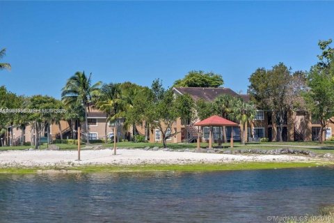 Copropriété à vendre à Miami, Floride: 2 chambres, 85.28 m2 № 2045769 - photo 11