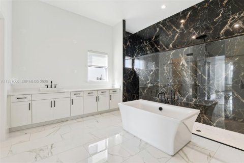 Casa en venta en Orlando, Florida, 5 dormitorios № 1994828 - foto 28