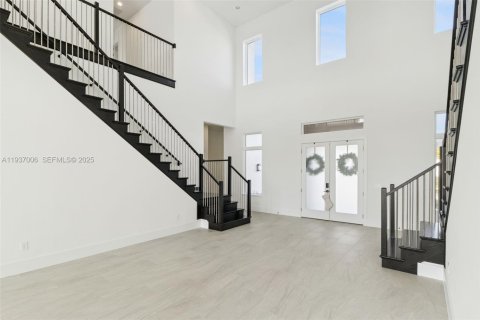 Casa en venta en Orlando, Florida, 5 dormitorios № 1994828 - foto 3