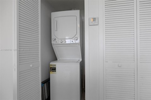 Condominio en alquiler en North Miami Beach, Florida, 2 dormitorios, 101.91 m2 № 2007006 - foto 12