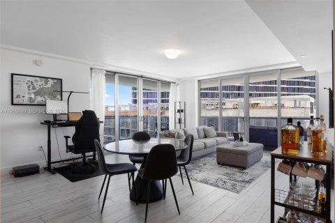 Condominio en North Miami Beach, Florida, 2 dormitorios  № 2007006