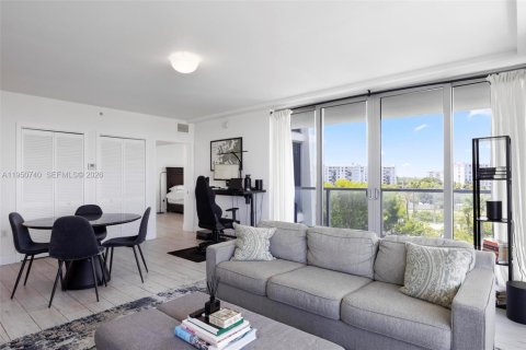 Condominio en alquiler en North Miami Beach, Florida, 2 dormitorios, 101.91 m2 № 2007006 - foto 2