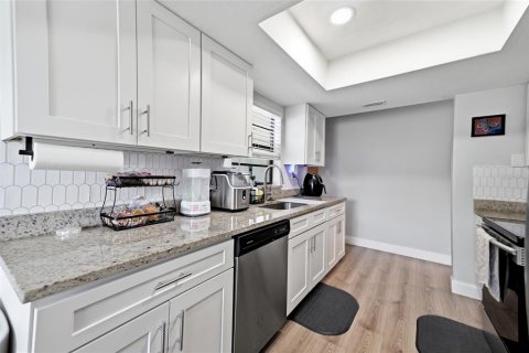 Casa en venta en Tampa, Florida, 3 dormitorios, 119.29 m2 № 2238380 - foto 10