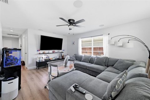 Casa en venta en Tampa, Florida, 3 dormitorios, 119.29 m2 № 2238380 - foto 6