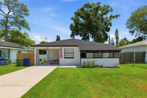 House in Tampa, Florida 3 bedrooms, 119.29 sq.m. № 2238380