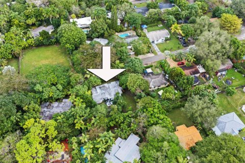 House in South Miami, Florida 3 bedrooms, 124.49 sq.m. № 2080448 - photo 4