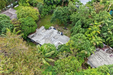 House in South Miami, Florida 3 bedrooms, 124.49 sq.m. № 2080448 - photo 5